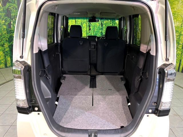 ���i�̂���������ʋ΁A���}���ɏ\���ȉ׎��X�y�[�X���m�ۂ��Ă���܂��B�Z�J���h�V�[�g��|���ƁA�傫�ȉו��̐ύڂ��\�ł���