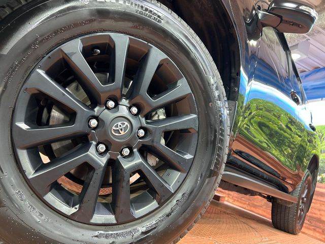 【純正8インチアルミホイール】外観にマッチした純正アルミホイールを装着しております。各種社外アルミホイールや、スタッドレスタイヤも取扱いしております。是非ご相談ください♪