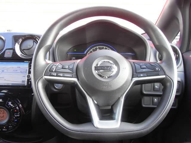 ノート1.2 e-POWER X ブラックアロー