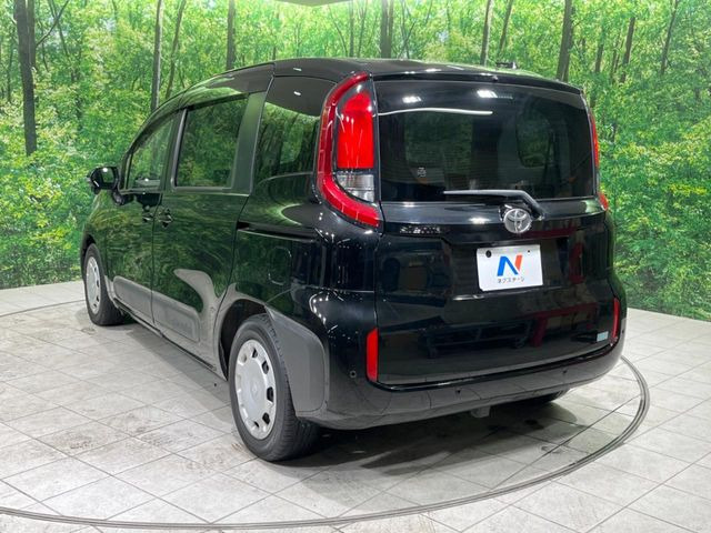 ☆全国のネクステージからお取り寄せが可能※!遠方の店舗に展示してあるクルマが気になる場合も、最寄りの店舗でご覧いただくことが可能です!是非私たちに要望をお聞かせください!※別途費用