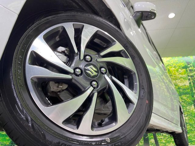 �y����15�C���`�A���~�z�C�[���z�O�ςɃ}�b�`���������A���~�z�C�[���𑕒����Ă���܂��B�e��ЊO�A���~�z�C�[����A�X�^�b�h���X�^�C�����戵�����Ă���܂��B���񂲑��k����������