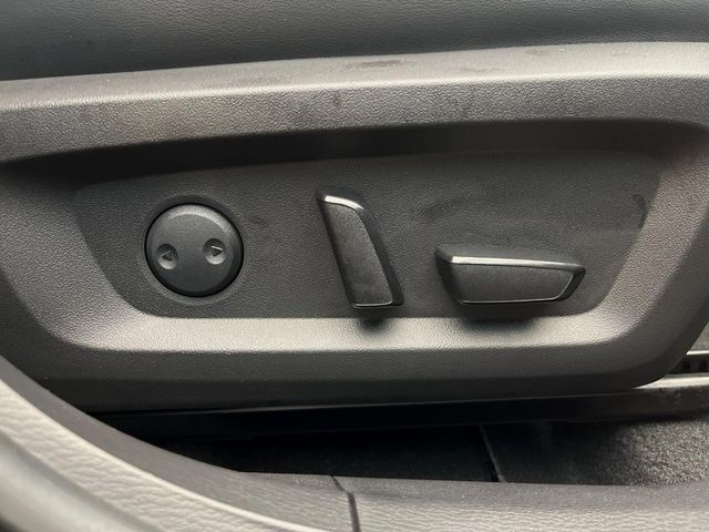 【パワーシート】スイッチ一つで簡単にシートの微調整が可能!電動だから力もいりません!快適なシートポジションにセットして、快適なドライブをお楽しみください。