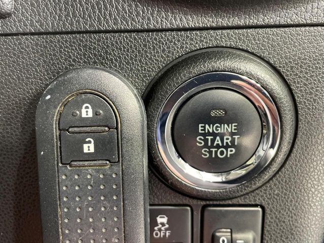 �y�L�[�t���[�V�X�e���z�J�o����|�P�b�g�ɓ��ꂽ�܂܂ł��h�A�̎{���E�������\�ȃX�}�[�g�L�[�𑕔��B�G���W���̃I���E�I�t�����J�M�����o���K�v����������Ƃ��Ă��֗��ł���