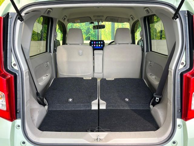 ���i�̂���������ʋ΁A���}���ɏ\���ȉ׎��X�y�[�X���m�ۂ��Ă���܂��B�Z�J���h�V�[�g��|���ƁA�傫�ȉו��̐ύڂ��\�ł���