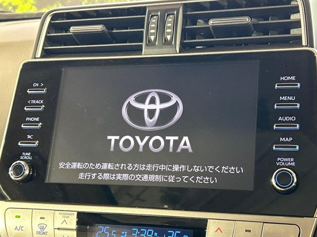 【メーカー純正ナビ】インテリアに溶け込むスタイリッシュな「専用設計」メーカーナビを装備♪視認性や操作性など基本性能にも優れ、より上質なカーライフをお楽しみいただけます。