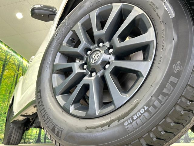 【純正18インチアルミホイール】外観にマッチした純正アルミホイールを装着しております。各種社外アルミホイールや、スタッドレスタイヤも取扱いしております。是非ご相談ください♪