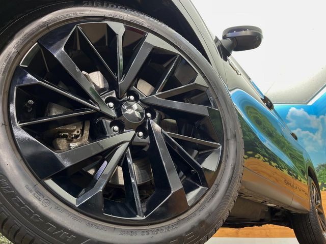 【純正20インチアルミホイール】外観にマッチした純正アルミホイールを装着しております。各種社外アルミホイールや、スタッドレスタイヤも取扱いしております。是非ご相談ください♪