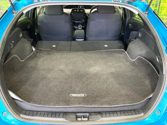 ���i�̂���������ʋ΁A���}���ɏ\���ȉ׎��X�y�[�X���m�ۂ��Ă���܂��B�Z�J���h�V�[�g��|���ƁA�傫�ȉו��̐ύڂ��\�ł���