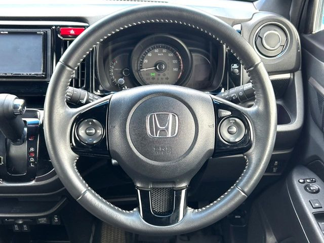 �y�X�e�A�����O�X�C�b�`�z�^�]���A�O������ڐ������炷���ƂȂ��A�I�[�f�B�I���̑��삪�\�ȕ֗��@�\!���S&���K�ȃh���C�u�����o���Ă���܂���