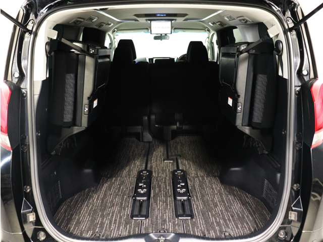 ミニバン最大級のスペース!ご家族、お友達とのキャンプやバーベキューほか、お仕事でも十分な容量が有ります!