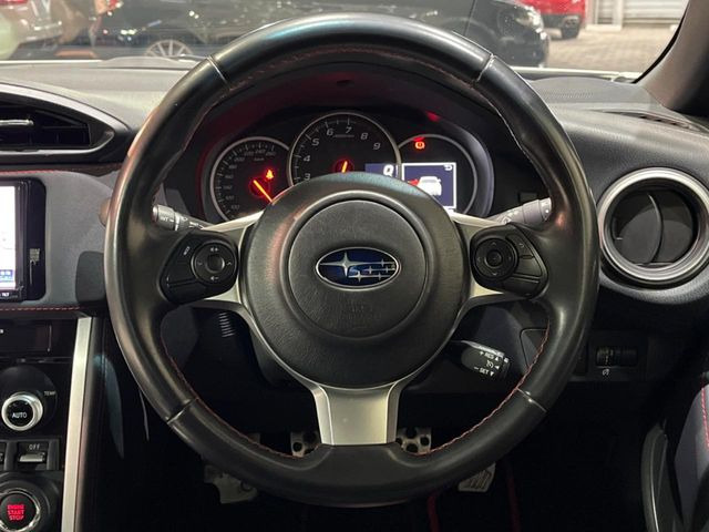 �y�����v�����X�e�A�����O�z�㎿�Ȋv���g�p���邱�ƂŁA��ɂ����������݂ƂĂ��^�]���₷���n���h���ł���