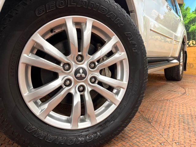 �y�����A���~�z�C�[���z�O�ςɃ}�b�`���������A���~�z�C�[���𑕒����Ă���܂��B�e��ЊO�A���~�z�C�[����A�X�^�b�h���X�^�C�����戵�����Ă���܂��B���񂲑��k����������