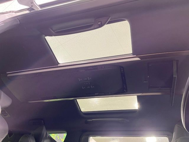 【大型サンルーフ】車内の解放感が一気に上がる大型のパノラマルーフ!季節を問わず開放的で快適なドライブをお楽しみいただけます。流通量も少なく希少価値の高い人気の装備です♪