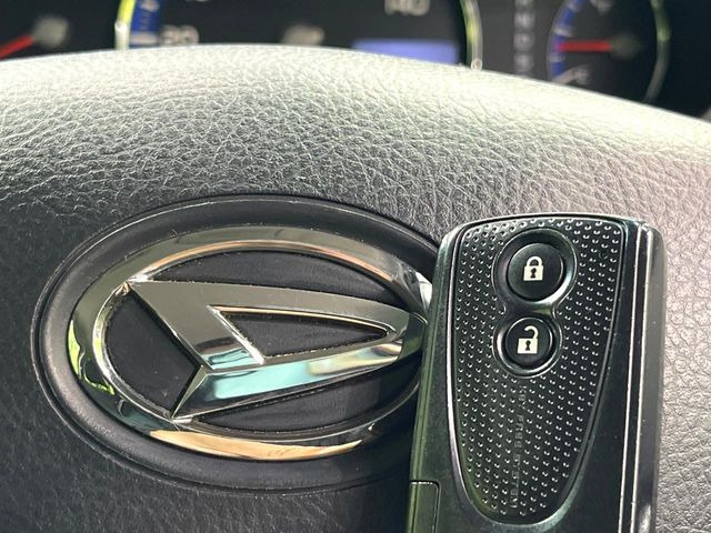 �y�L�[�t���[�V�X�e���z�J�o����|�P�b�g�ɓ��ꂽ�܂܂ł��h�A�̎{���E�������\�ȃX�}�[�g�L�[�𑕔��B�G���W���̃I���E�I�t�����J�M�����o���K�v����������Ƃ��Ă��֗��ł���