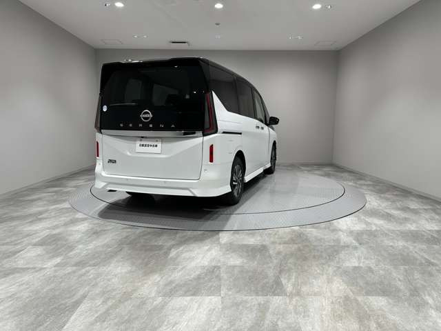 セレナ2.0 ハイウェイスターV 4WD