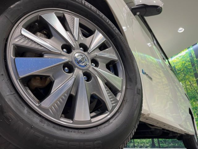 【純正15インチアルミホイール】外観にマッチした純正アルミホイールを装着しております。各種社外アルミホイールや、スタッドレスタイヤも取扱いしております。是非ご相談ください♪