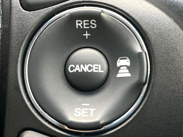 【アダプティブクルーズコントロール】高速道路での長距離走行が楽に!!自動で速度を保つクルーズコントロールが、衝突軽減システムと連携し、前方の車両を感知して車間を保つように速度調節してくれます!!