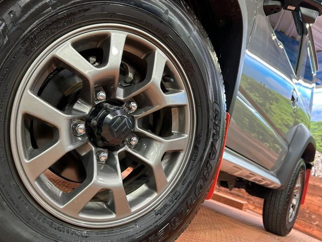 �y����15�C���`�A���~�z�C�[���z�O�ςɃ}�b�`���������A���~�z�C�[���𑕒����Ă���܂��B�e��ЊO�A���~�z�C�[����A�X�^�b�h���X�^�C�����戵�����Ă���܂��B���񂲑��k����������