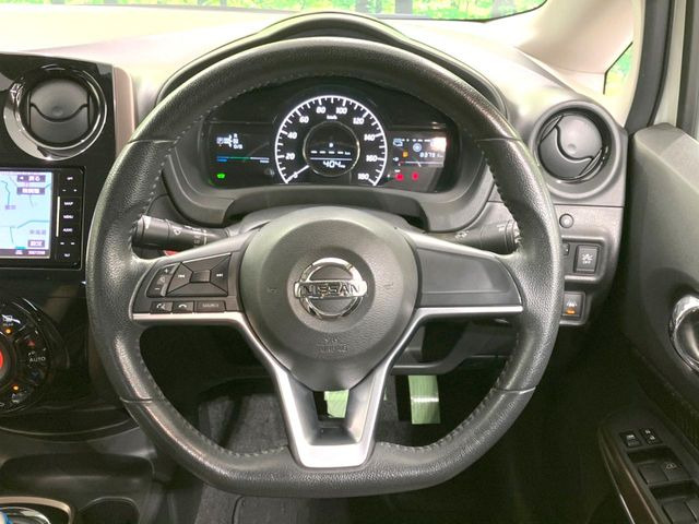 �y�����v�����X�e�A�����O�z�㎿�Ȋv���g�p���邱�ƂŁA��ɂ����������݂ƂĂ��^�]���₷���n���h���ł���