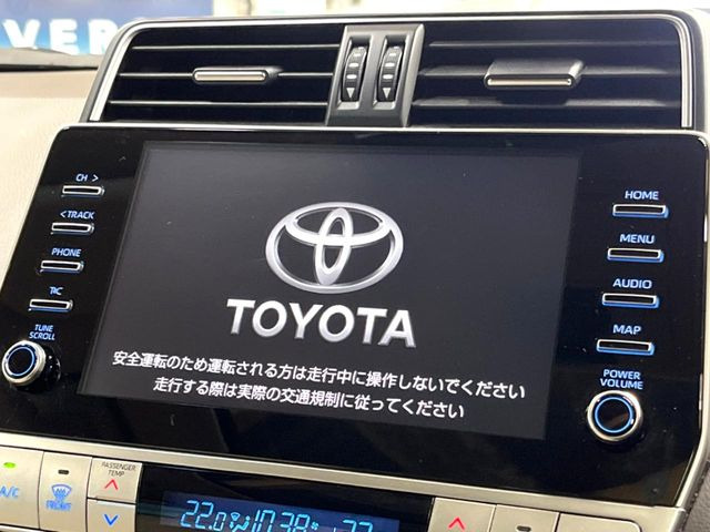 【メーカー純正ナビ】インテリアに溶け込むスタイリッシュな「専用設計」メーカーナビを装備♪視認性や操作性など基本性能にも優れ、より上質なカーライフをお楽しみいただけます。