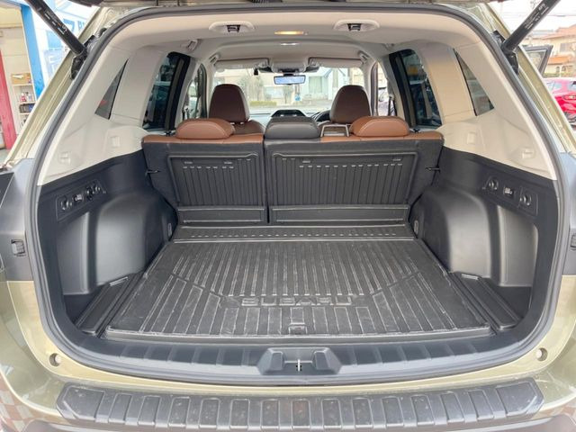 ���i�̂���������ʋ΁A���}���ɏ\���ȉ׎��X�y�[�X���m�ۂ��Ă���܂��B�Z�J���h�V�[�g��|���ƁA�傫�ȉו��̐ύڂ��\�ł���