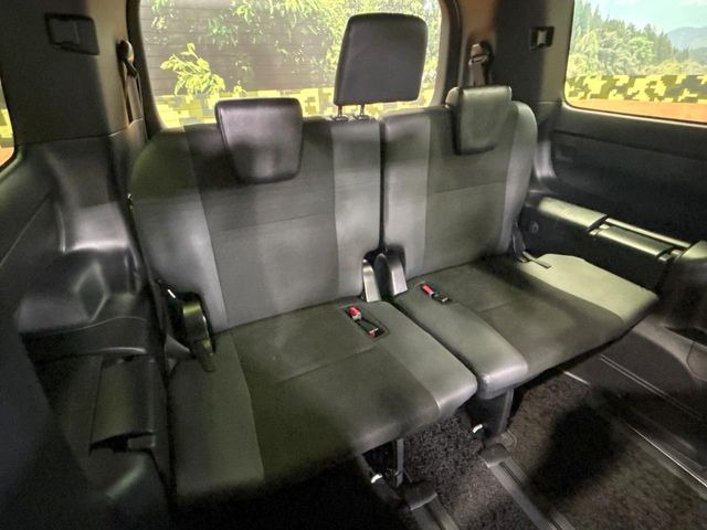 3列目シートはもちろん状態良好☆大人でもゆったりと座って頂けますので、大人数でのお出かけもラクラクです♪ご家族で、気の知れた仲間で、ドライブに行くのが楽しみですね♪