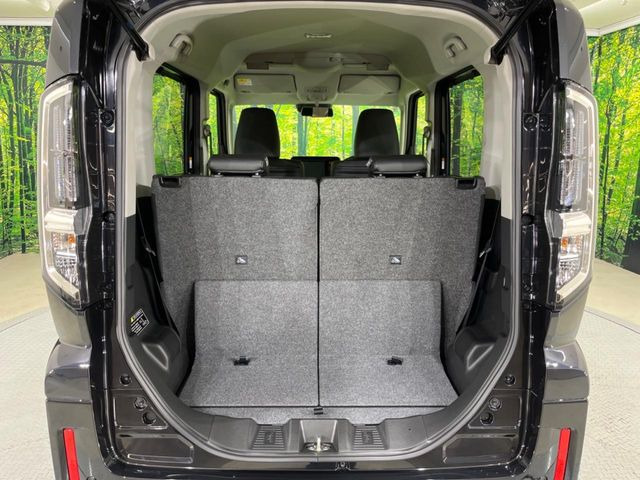 普段のお買い物や通勤、送迎等に十分な荷室スペースを確保しております。セカンドシートを倒すと、大きな荷物の積載も可能です♪