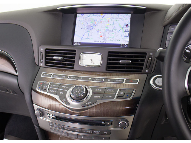 CD�͂������̎��ADVD�Đ����\�ł��B�t���Z�O�n�f�W�ɂ��Ή��������Bluetooth�ɂ��Ή����Ă���܂�