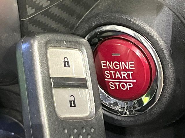 �yHonda�X�}�[�g�L�[�z�J�o����|�P�b�g�ɓ��ꂽ�܂܂ł��h�A�̎{���E�������\�ȃX�}�[�g�L�[�𑕔��B�G���W���̃I���E�I�t�����J�M�����o���K�v����������Ƃ��Ă��֗��ł���