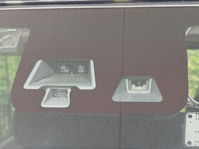 �y�G�}�[�W�F���V�[�u���[�L�z���s���ɑO���̎ԗ�����F�����A�Փ˂������Ȏ��͌x��ƃu���[�L�ŏՓˉ���Ɣ�Q�y�����A�V�X�g�B�����S�Ƀh���C�u�����y���݂��������܂��B