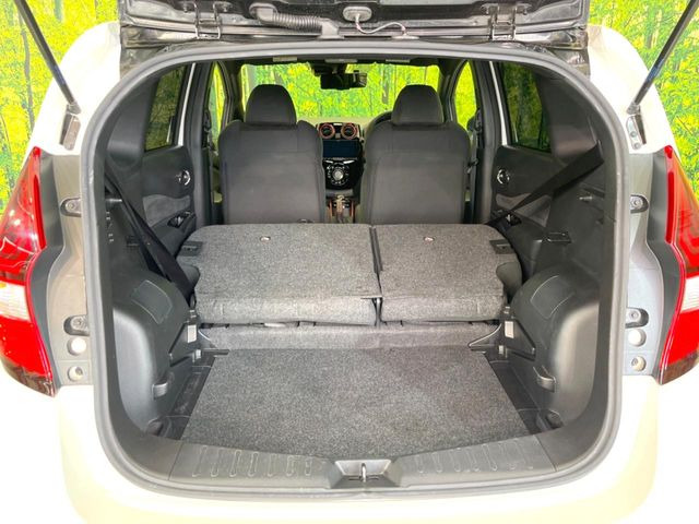 ���i�̂���������ʋ΁A���}���ɏ\���ȉ׎��X�y�[�X���m�ۂ��Ă���܂��B�Z�J���h�V�[�g��|���ƁA�傫�ȉו��̐ύڂ��\�ł���