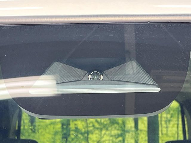 �y�z���_�Z���V���O�z���s���ɑO���̎ԗ�����F�����A�Փ˂������Ȏ��͌x��ƃu���[�L�ŏՓˉ���Ɣ�Q�y�����A�V�X�g�B�����S�Ƀh���C�u�����y���݂��������܂��B