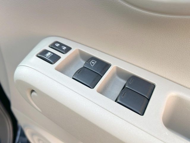 �y�d���i�[�~���[�z�T�C�h�~���[�͓d���i�[���ƂȂ��Ă���A�������ԏ�ł��L�Y�������X�N��}�����܂��B