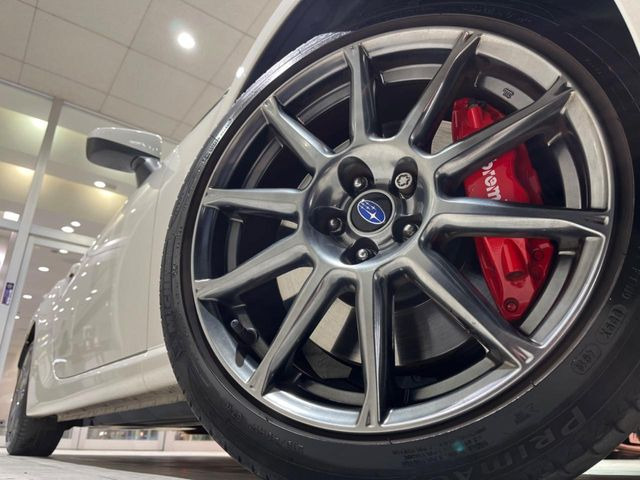 �y����17�C���`�A���~�z�C�[���z�O�ςɃ}�b�`���������A���~�z�C�[���𑕒����Ă���܂��B�e��ЊO�A���~�z�C�[����A�X�^�b�h���X�^�C�����戵�����Ă���܂��B���񂲑��k����������