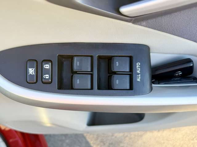 ���X�͍s�c�����R���̊��ˌ����_�̋߂��ɓX�܂��������܂��B���Ԃł��A�N�Z�X���₷���ꏊ�Ɍ�����܂��B�d�Ԃł��z���̍ۂ��Ŋ���JR���������w�܂ł��}���ɎQ��܂��B���C�y�ɂ��₢���킹������!