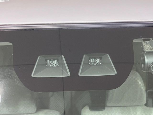 �y�X�}�[�g�A�V�X�g�z���s���ɑO���̎ԗ�����F�����A�Փ˂������Ȏ��͌x��ƃu���[�L�ŏՓˉ���Ɣ�Q�y�����A�V�X�g�B�����S�Ƀh���C�u�����y���݂��������܂��B