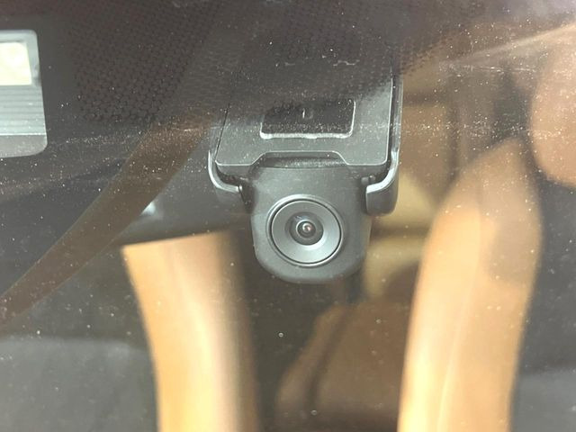 【ドライブレコーダー】安心・安全なカーライフに必須のドライブレコーダーを装備!走行中はもちろん、あおり運転や事故に遭遇した際の状況も映像で記録し、万一のリスクに備えます。