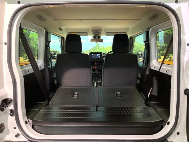 ���i�̂���������ʋ΁A���}���ɏ\���ȉ׎��X�y�[�X���m�ۂ��Ă���܂��B�Z�J���h�V�[�g��|���ƁA�傫�ȉו��̐ύڂ��\�ł���