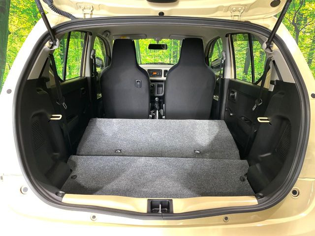 ���i�̂���������ʋ΁A���}���ɏ\���ȉ׎��X�y�[�X���m�ۂ��Ă���܂��B�Z�J���h�V�[�g��|���ƁA�傫�ȉו��̐ύڂ��\�ł���