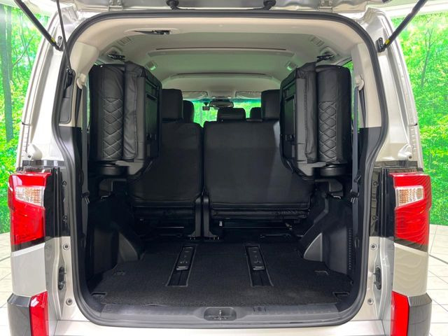 ���i�̂���������ʋ΁A���}���ɏ\���ȉ׎��X�y�[�X���m�ۂ��Ă���܂��B�Z�J���h�V�[�g��|���ƁA�傫�ȉו��̐ύڂ��\�ł���