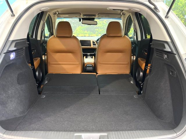 後席を格納すると、これだけの広さが!シーンに合わせたシートアレンジで、大きな荷物も積むことが出来ます♪
