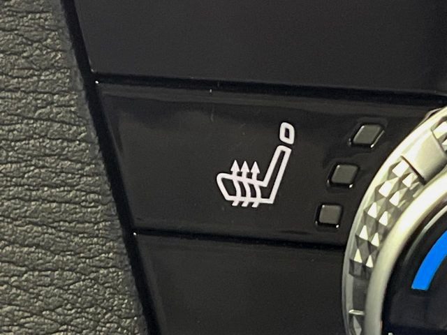 【シートヒーター】寒い日に重宝するシートヒーター!エアコンより早く温まってくれるので寒がりの人も安心ですね♪エアコンの温風は乾燥するから苦手、という方にもをおすすめです。