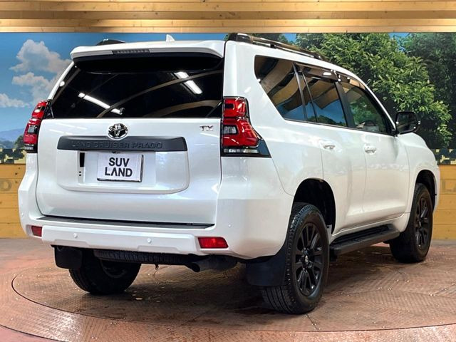 ☆全国のネクステージからお取り寄せが可能※!遠方の店舗に展示してあるクルマが気になる場合も、最寄りの店舗でご覧いただくことが可能です!是非私たちに要望をお聞かせください!※別途費用