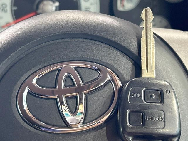 �y�X�}�[�g�L�[�z�J�o����|�P�b�g�ɓ��ꂽ�܂܂ł��h�A�̎{���E�������\�ȃX�}�[�g�L�[�𑕔��B�G���W���̃I���E�I�t�����J�M�����o���K�v����������Ƃ��Ă��֗��ł���