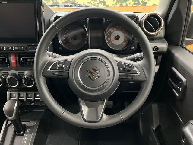 �y�����v�����X�e�A�����O�z�㎿�Ȋv���g�p���邱�ƂŁA��ɂ����������݂ƂĂ��^�]���₷���n���h���ł���