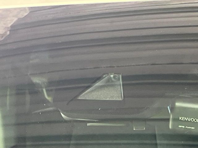 �y�g���^�Z�[�t�e�B�Z���X�z���s���ɑO���̎ԗ�����F�����A�Փ˂������Ȏ��͌x��ƃu���[�L�ŏՓˉ���Ɣ�Q�y�����A�V�X�g�B�����S�Ƀh���C�u�����y���݂��������܂��B