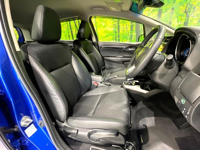 �y�n�[�t���U�[�V�[�g�z�������ƍ���S�n�𗼗������l�C�̃V�[�g���w�ʁE���ʂ̃t�@�u���b�N�f�ނ́A�ʋC���̗ǂ��⊊��ɂ����ɗD��Ă��܂��B�C���╞���ɍ��E���ꂸ���K�ɂ���肢�������܂��B