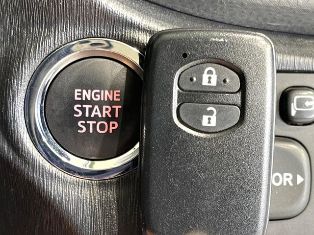 �y�X�}�[�g�L�[�z�J�o����|�P�b�g�ɓ��ꂽ�܂܂ł��h�A�̎{���E�������\�ȃX�}�[�g�L�[�𑕔��B�G���W���̃I���E�I�t�����J�M�����o���K�v����������Ƃ��Ă��֗��ł���