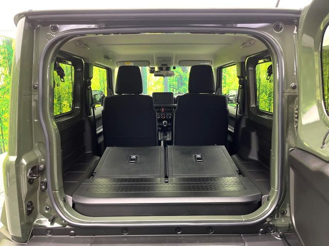 ���i�̂���������ʋ΁A���}���ɏ\���ȉ׎��X�y�[�X���m�ۂ��Ă���܂��B�Z�J���h�V�[�g��|���ƁA�傫�ȉו��̐ύڂ��\�ł���