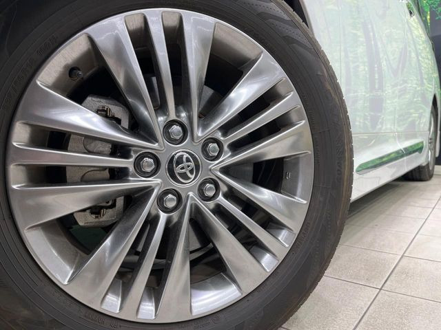 【純正18インチアルミホイール】外観にマッチした純正アルミホイールを装着しております。各種社外アルミホイールや、スタッドレスタイヤも取扱いしております。是非ご相談ください♪